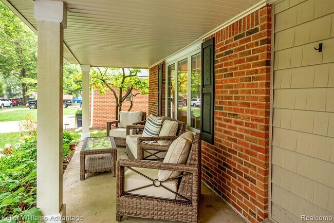 Foto del edificio - 16147 Fairlane Dr