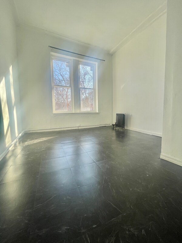 Foto principal - 888 Belmont Ave