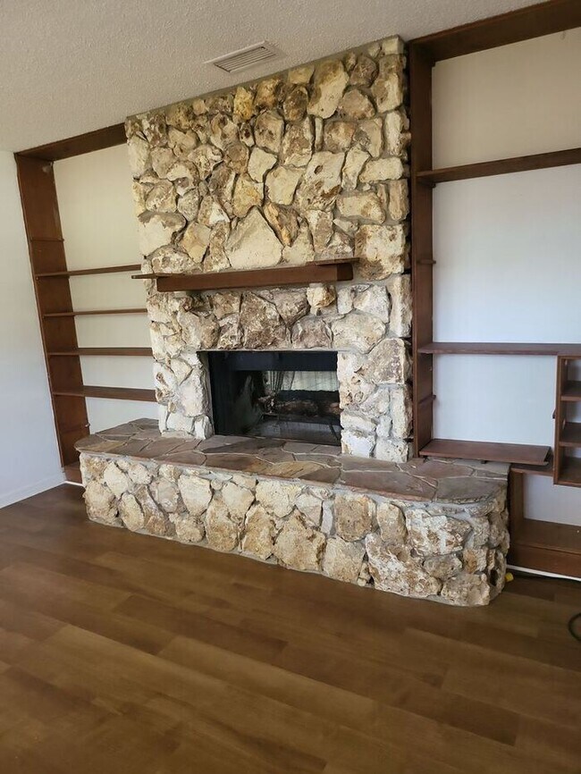 Building Photo - 4741 Pilgrims Way