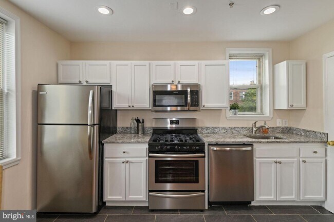 Foto del edificio - 429 18th St NE