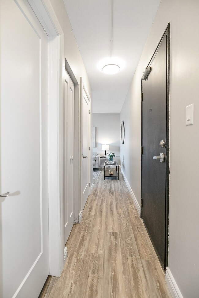 Photo du bâtiment - 2 Bedroom with In suite Laundry