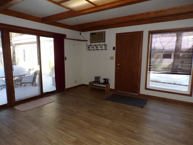 Foto del edificio - Light-Filled Home in Ideal Traverse City Neighborhood