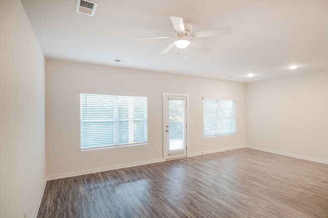 Foto del edificio - 5537 Cathwick Dr