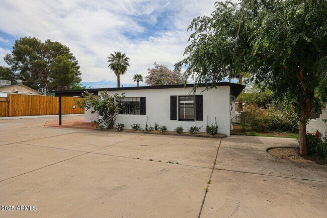 Foto del edificio - 2314 E Osborn Rd