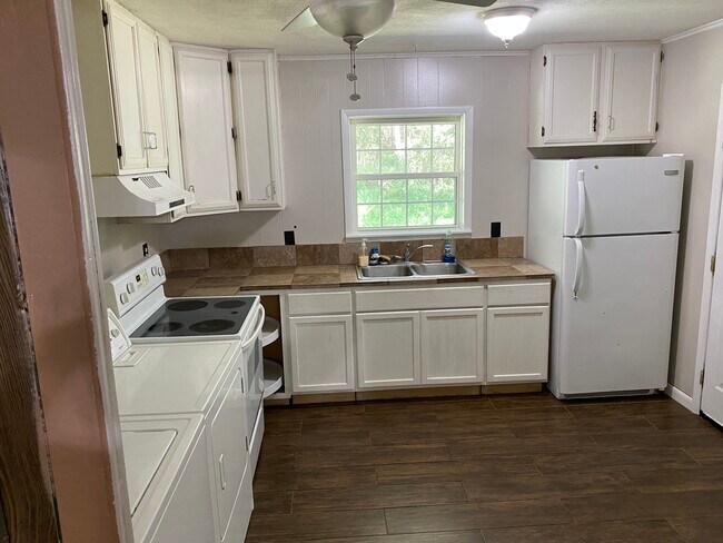 Foto del edificio - 6858 Roundup Ln