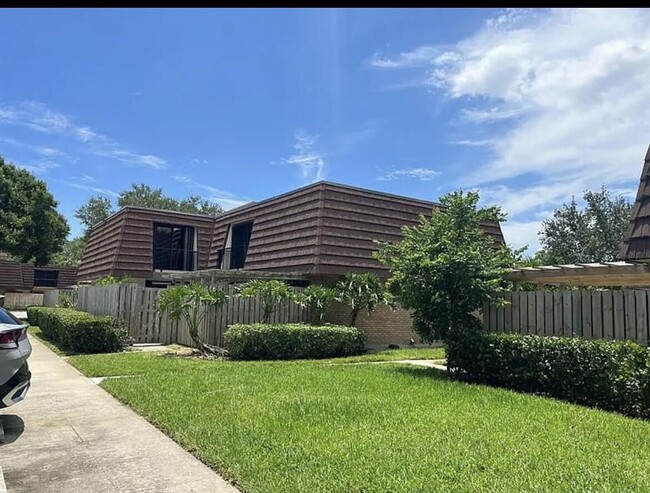 Building Photo - 308 3rd Ln