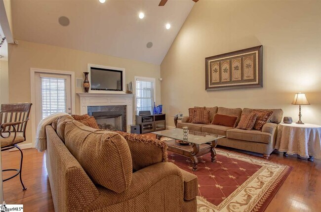 Foto del edificio - 132 Walnut Creek Way