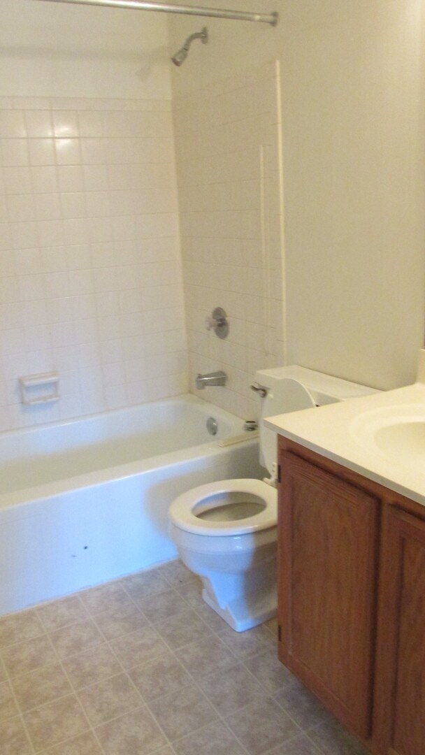 Building Photo - 2 bedroom 2 bath Condo Available for Rent ...