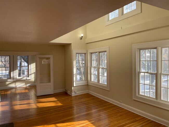 Foto del edificio - 3910-3912 Thomas Ave South