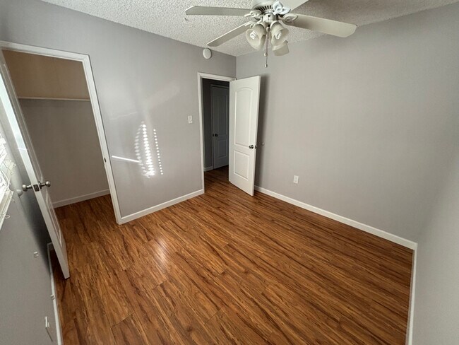 Foto del edificio - 2010 Blossom Ln