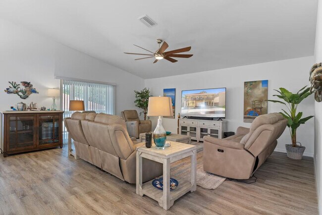 Foto del edificio - 4860 S Tromp Lp