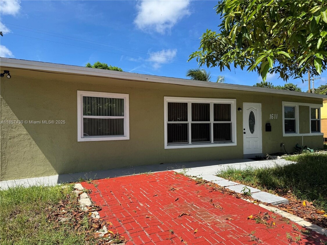 Primary Photo - 1611 NE 32nd Pl