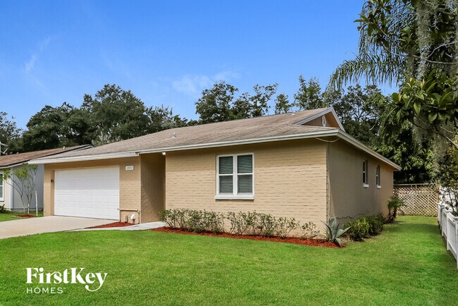 Building Photo - 1047 Cove Landing Dr