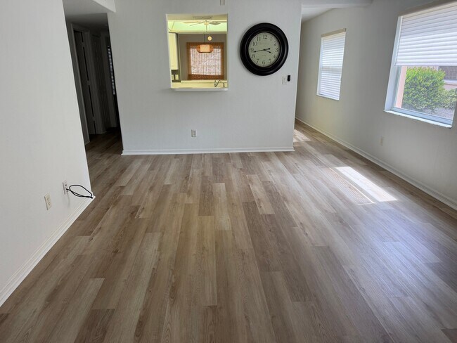 Foto del edificio - 26735 Little John Ct