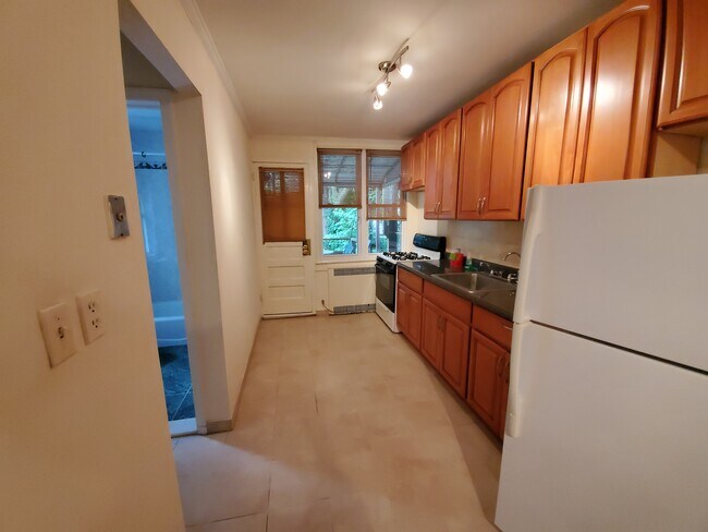 Foto del edificio - 2427 E 26th St