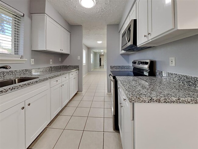 Building Photo - 13306 Wimbledon Oaks Dr