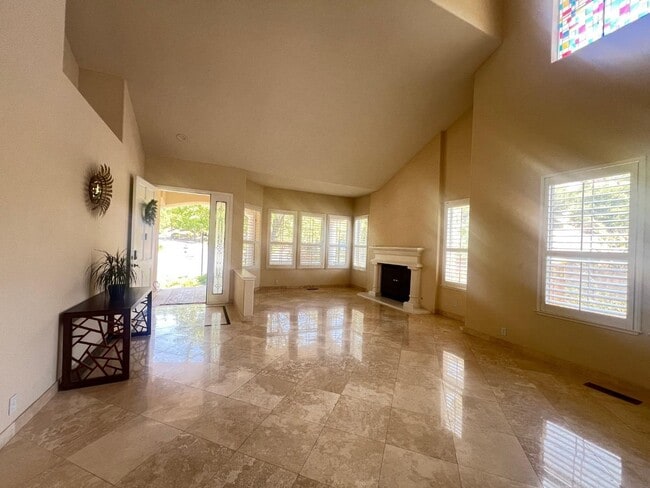 Building Photo - 6041 Assisi Ct