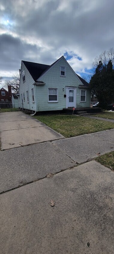 Primary Photo - 15851 Curtis St