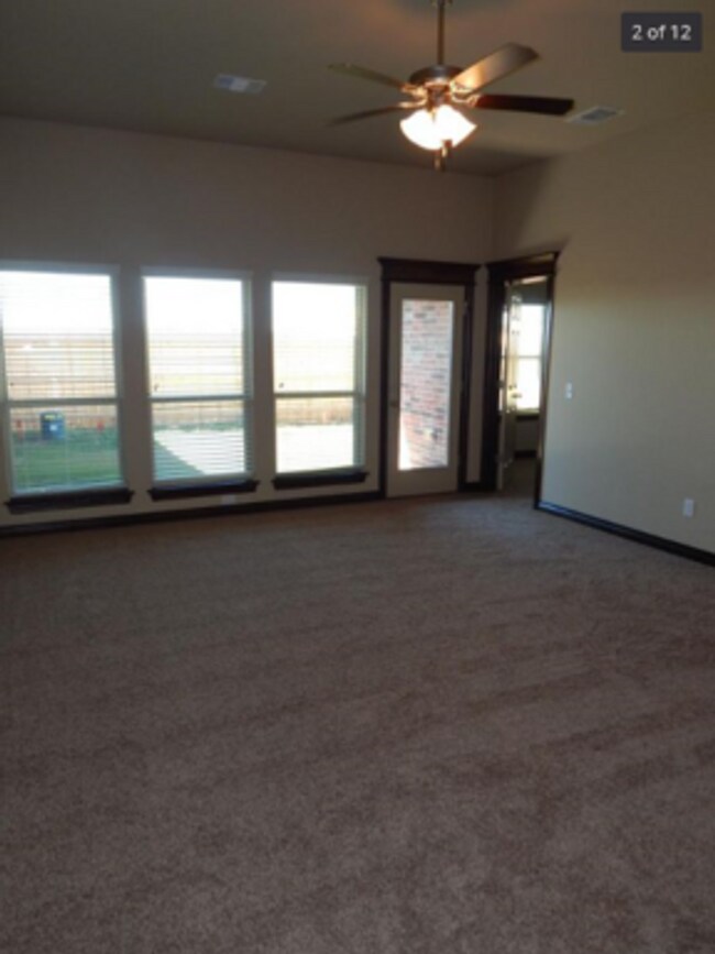 Building Photo - Welcome Home!!