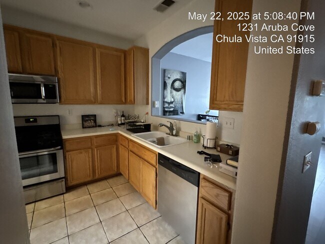 Foto del edificio - FOR RENT – Modern Townhome in Eastlake