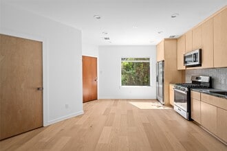 Building Photo - 4429 Woodside St