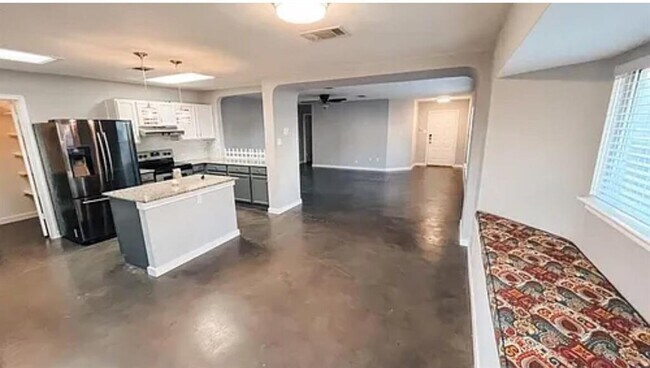 Building Photo - 1109 Dexford Dr