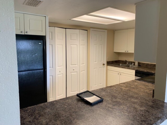 Building Photo - 9927 Turf Ct