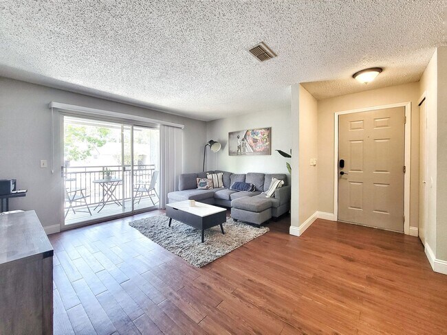 Building Photo - 3705 SW 27th St