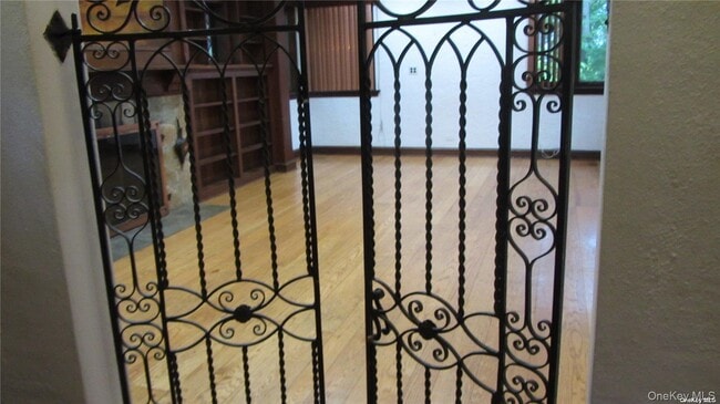 Building Photo - 100 Hicks Ln