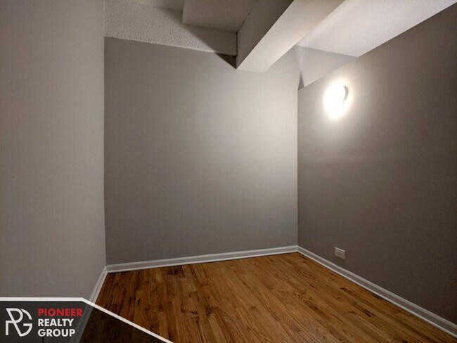 Building Photo - 1 bedroom in Chicago IL 60613