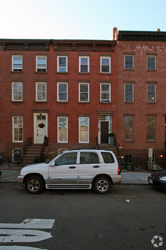 Primary Photo - 244 Adelphi St