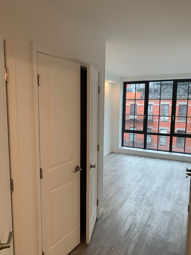 Building Photo - 433 W 53rd St