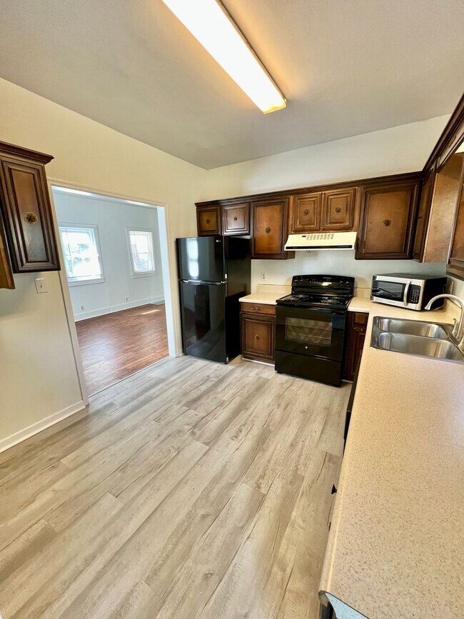 Foto del edificio - Available April 10! 3 bed 1 bath in Old Hi...