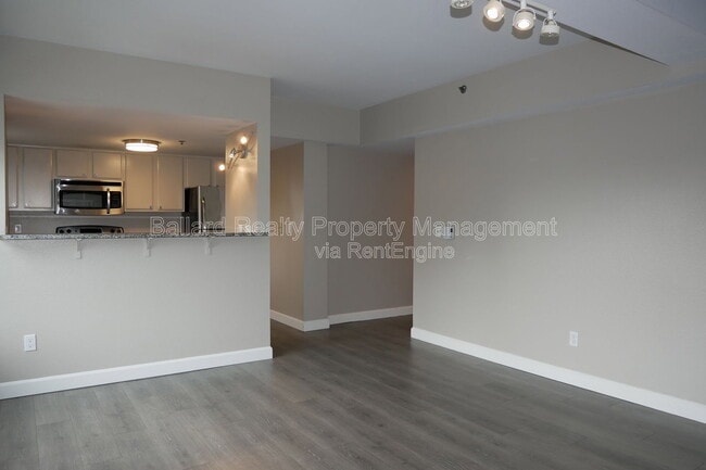 Building Photo - 505 E Denny Way