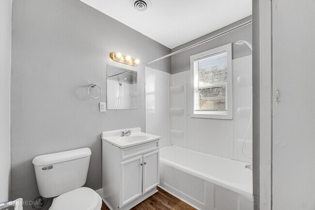 Building Photo - 1120 W 150th St