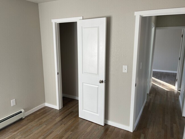 Building Photo - 2 Bedroom 1 Bath Apartment