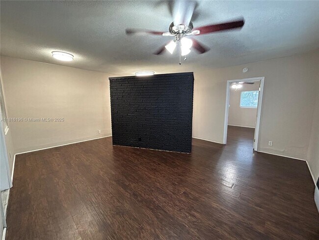 Building Photo - 3049 NW 9th Ave