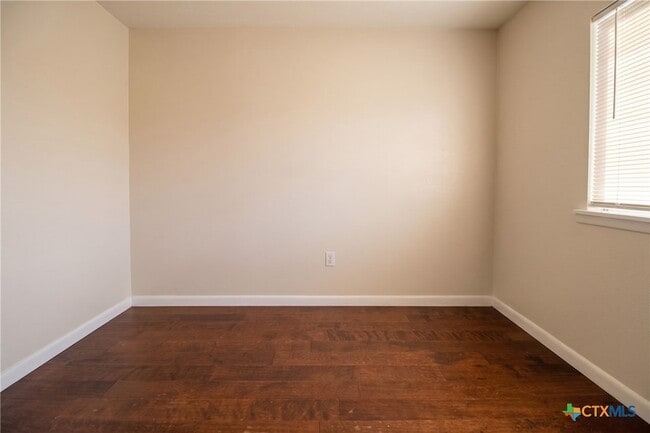 Building Photo - 2609 Live Oak Dr