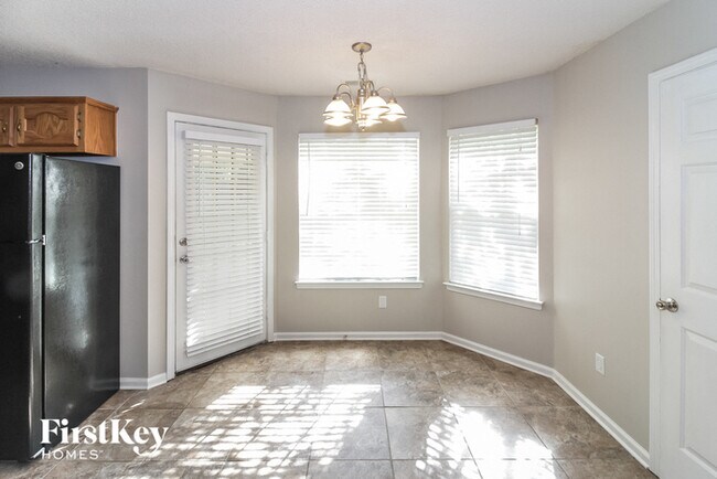 Building Photo - 7680 Bramble Ln