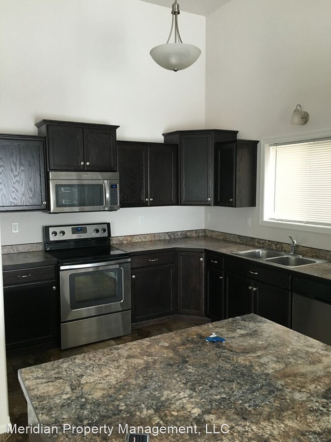 Building Photo - 3 br, 3 bath House - 3179 6th St E
