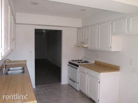 Building Photo - 2 br, 1 bath Duplex - 26131 Geneva St