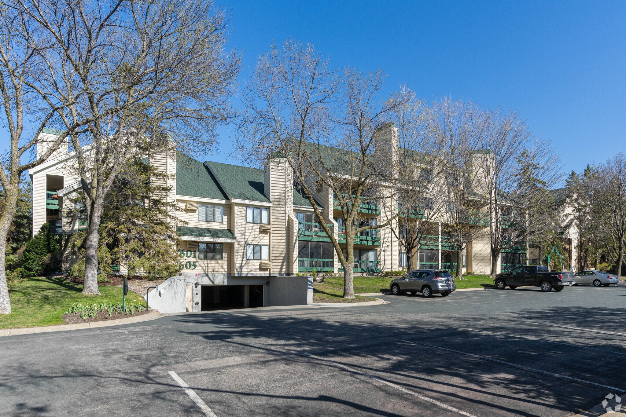 Edinborough Condominiums