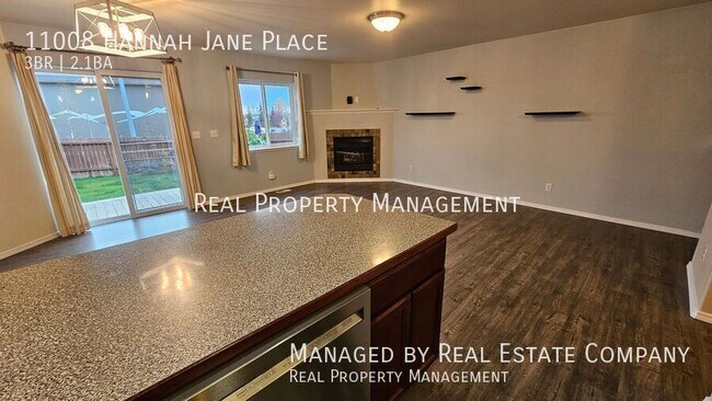 Foto del edificio - 11008 Hannah Jane Pl