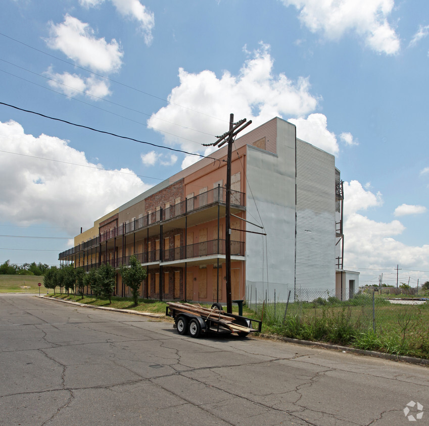 Building Photo - Algiers Riverview Condominiums