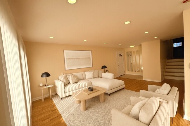 Building Photo - 1042 W Central Rd