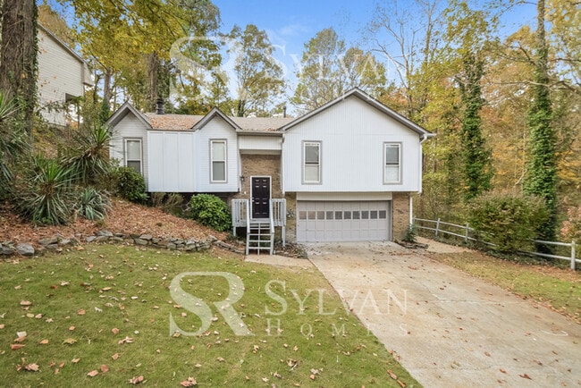 Building Photo - Luxury, Location, and Convenience, it is all HERE!