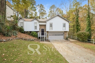 Building Photo - 2435 Burgundy Dr