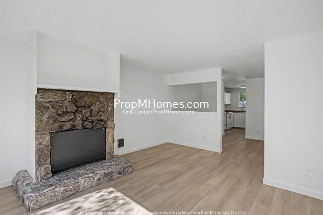 Foto del edificio - Updated Two Bedroom Duplex in Sellwood - Garage Included!