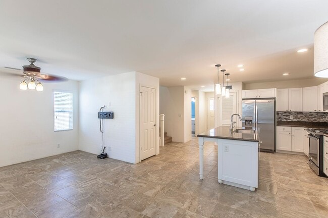 Building Photo - Stunning 4 Bedroom with 3 Bathroom Home in...