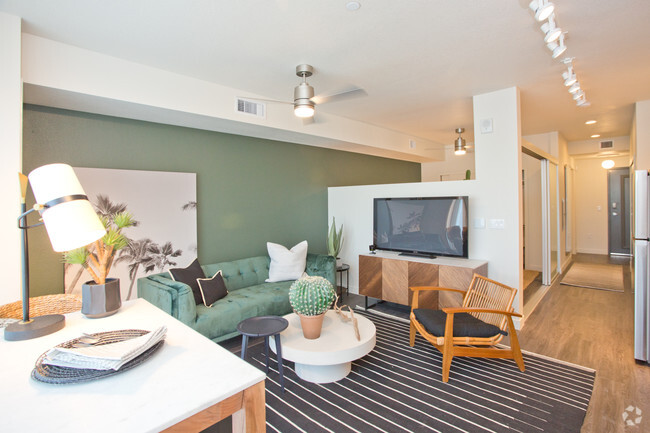 1BR, 1BA - Coronado - 590 SF - Circa Central Avenue